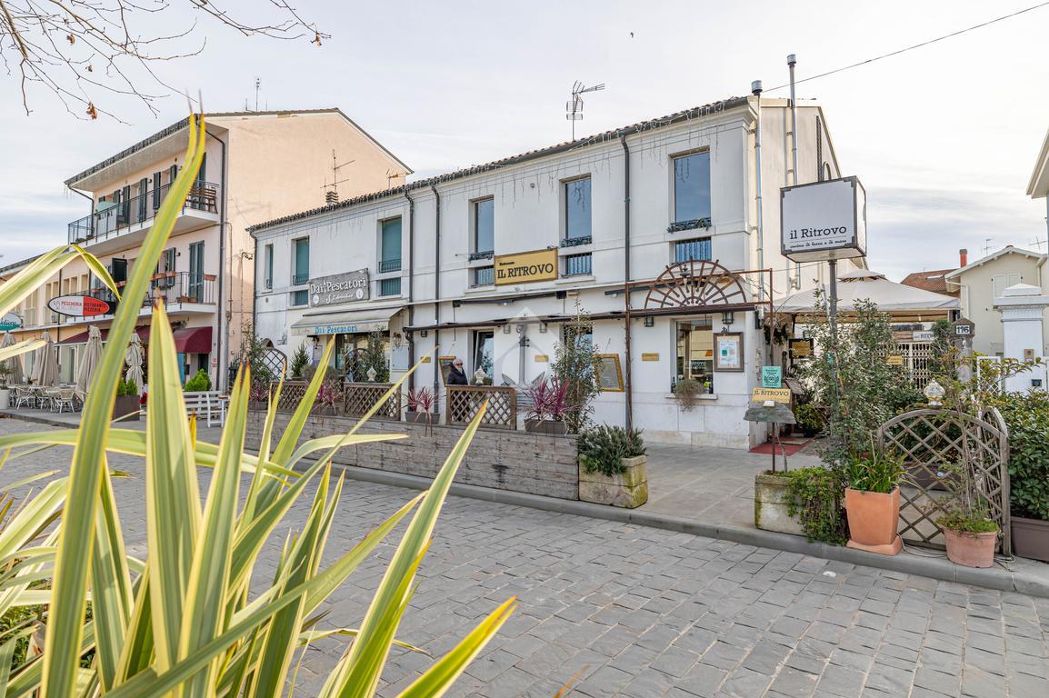 Negozio in Via Nazario Sauro 116, Cervia - Foto 1