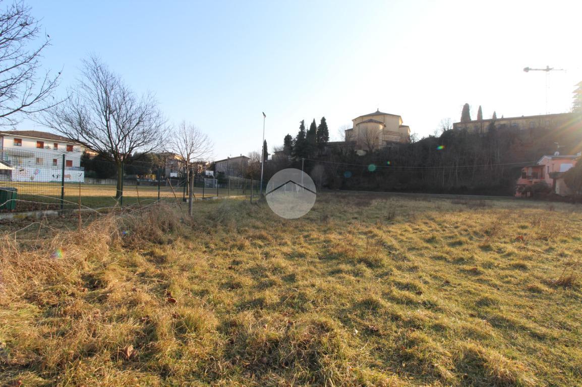 Terreno edificabile in vendita a Castelnuovo Del Garda