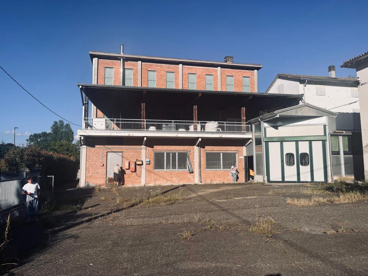 Capannone in Viale Circonvallazione 33, Medesano, {3} - Foto 1