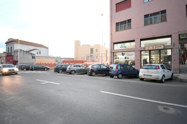 Negozio in {3}, Viale Monastir 28 - Foto 1