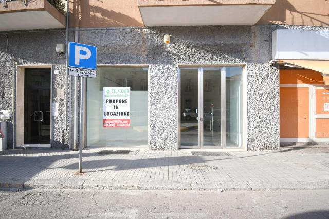 Geschäft in Via Is Mirrionis 115, Cagliari - Foto 1