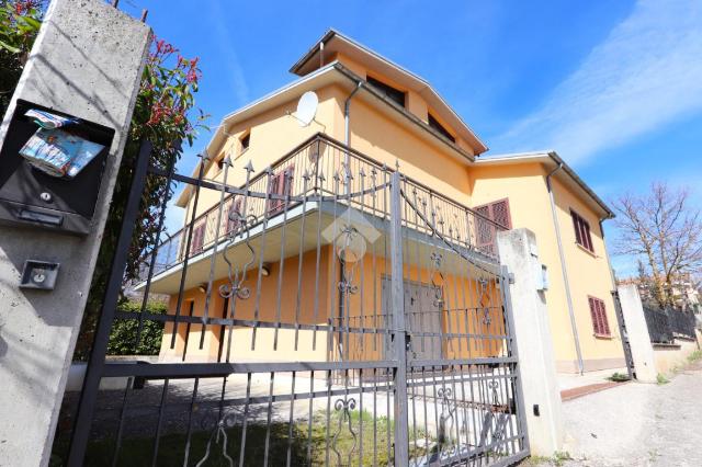 Mansion in Via Collevernesco 126, L'Aquila - Photo 1