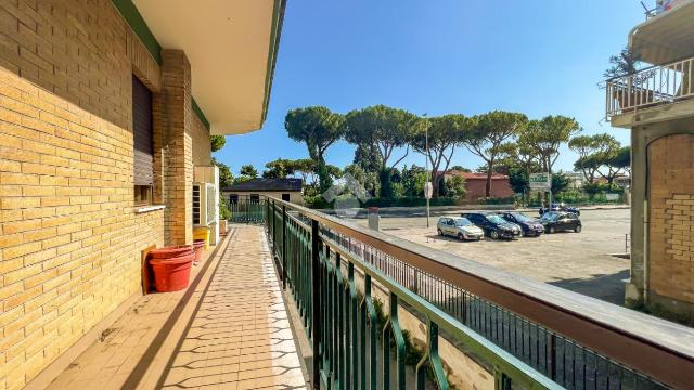 4-room flat in Via Appia Lato Napoli 207, Formia - Photo 1