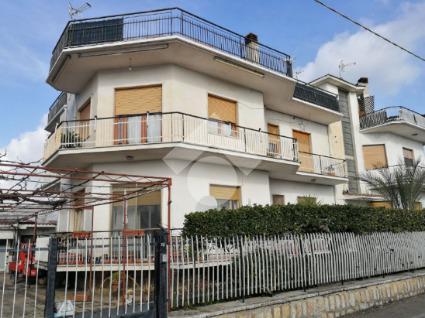 4-room flat in Via Michele Mallozzi 23, Minturno - Photo 1