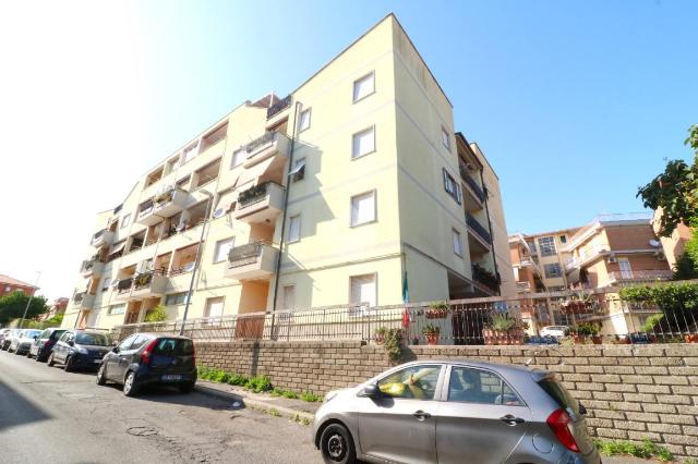 Dreizimmerwohnung in Via Cencio Baldazzi 4, Genzano di Roma - Foto 1