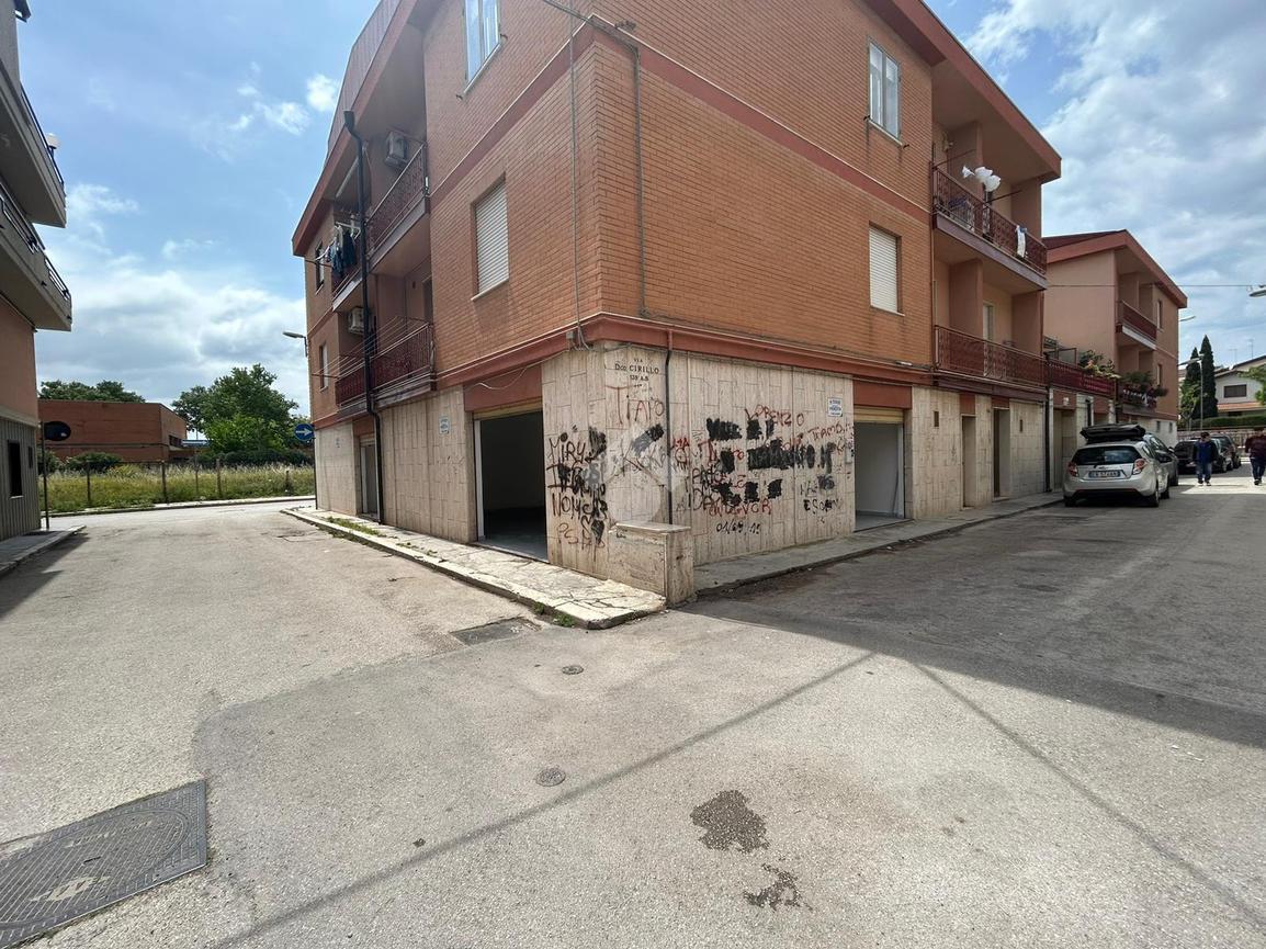 Magazzino in Via d. Cirillo 139, San Severo, {3} - Foto 1