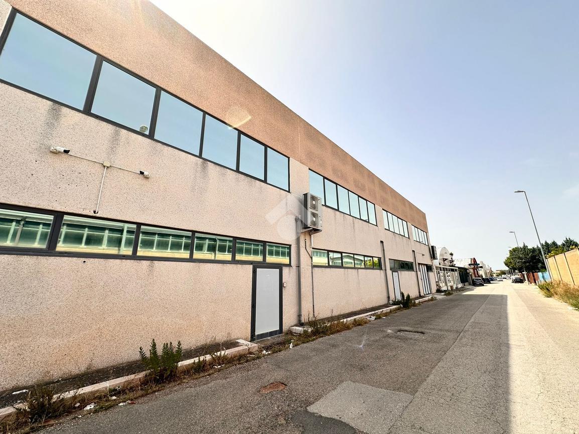 Capannone in Via Vecchia per Foggia 396, San Severo, {3} - Foto 2