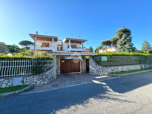 Villa in Viale del Colle 37, Genzano di Roma - Foto 1