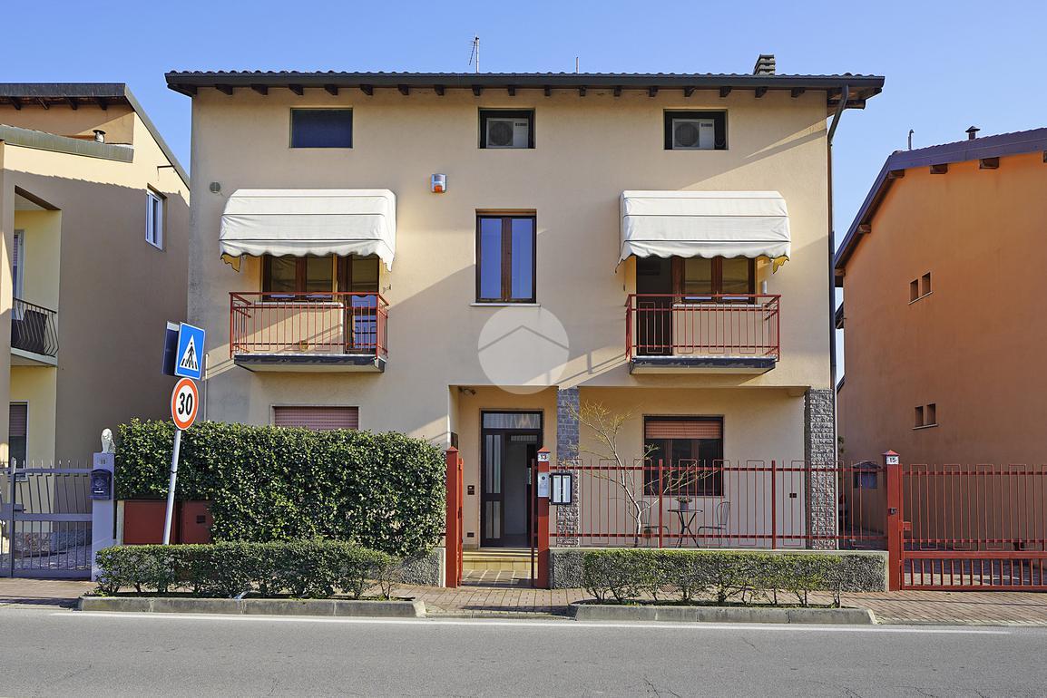 Casa indipendente in vendita a Manerba Del Garda