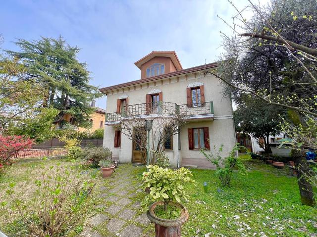 Mansion in Viale Cesare Battisti 20, Castelfranco Veneto - Photo 1