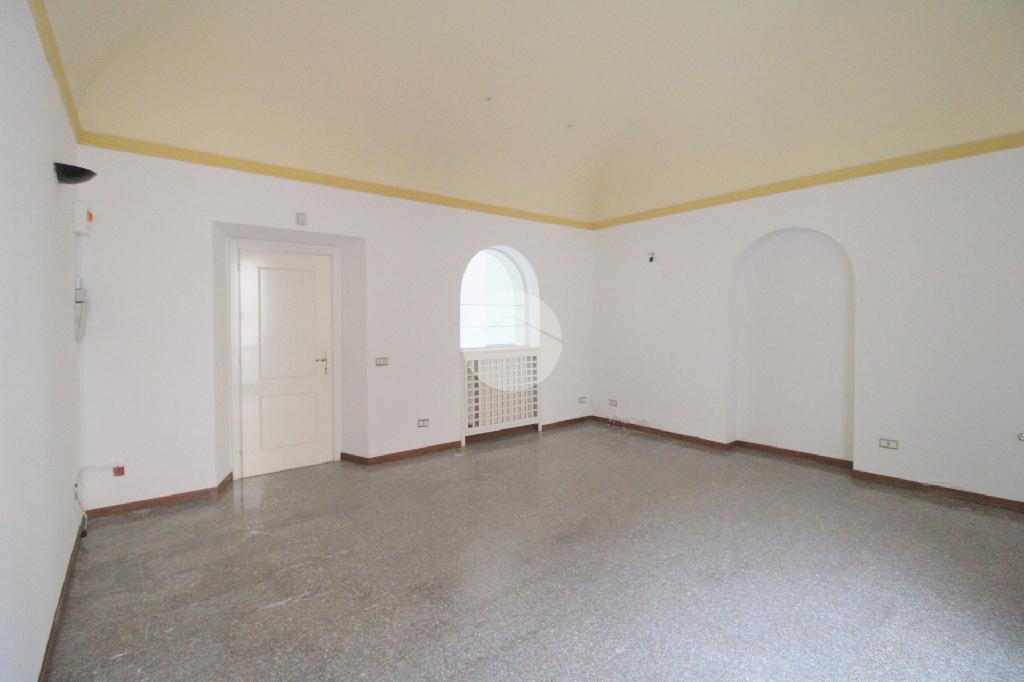 Negozio in Via Cesare Battisti 8, Corte Franca, {3} - Planimetria 1
