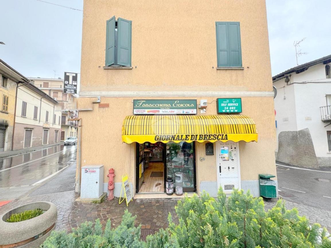 Negozio in Largo G. Garibaldi 1, Coccaglio, {3} - Foto 1