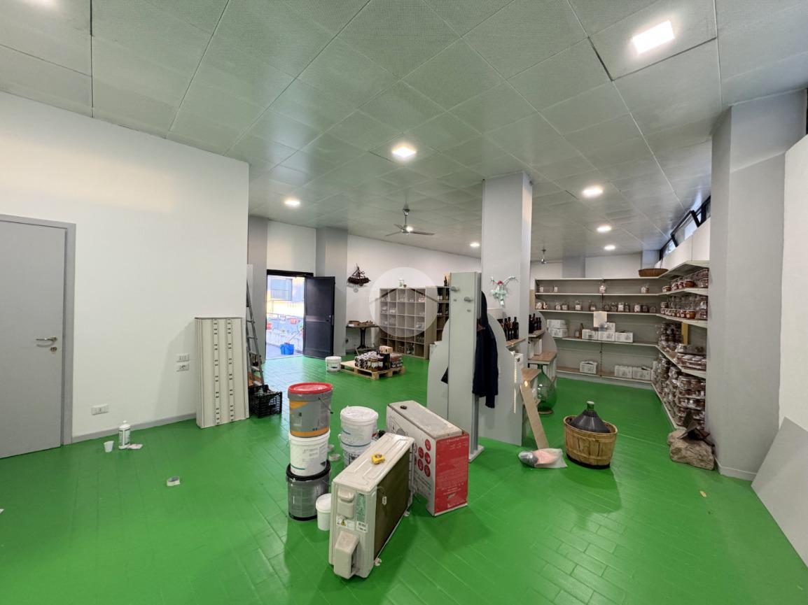 Negozio in Via Vergnano 18, Brescia, {3} - Foto 2