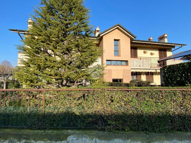 2-room flat in Via Giuseppe Ungaretti 19, Casirate d'Adda - Photo 1