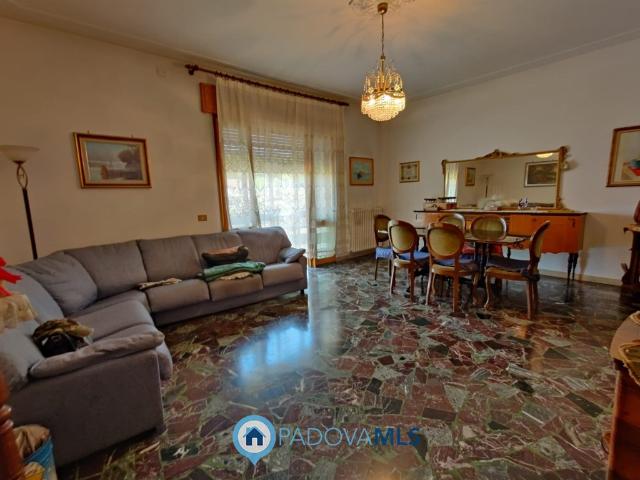 4-room flat, Due Carrare - Photo 1