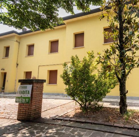 Villa in Via della Libertà 37, Novi di Modena - Foto 1