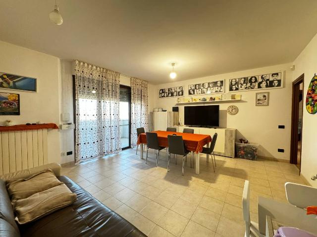 3-room flat in Via Giuseppe Saragat 12, Tavazzano con Villavesco - Photo 1