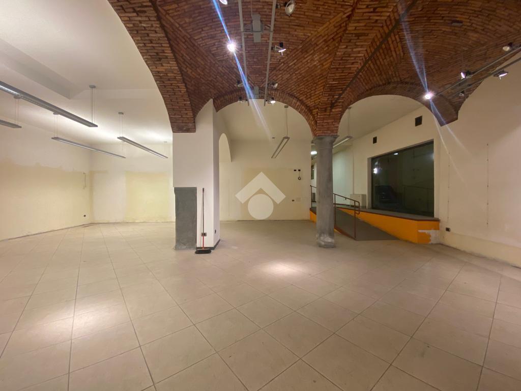 Negozio in Via Borgo Palazzo 11, Bergamo, {3} - Foto 2