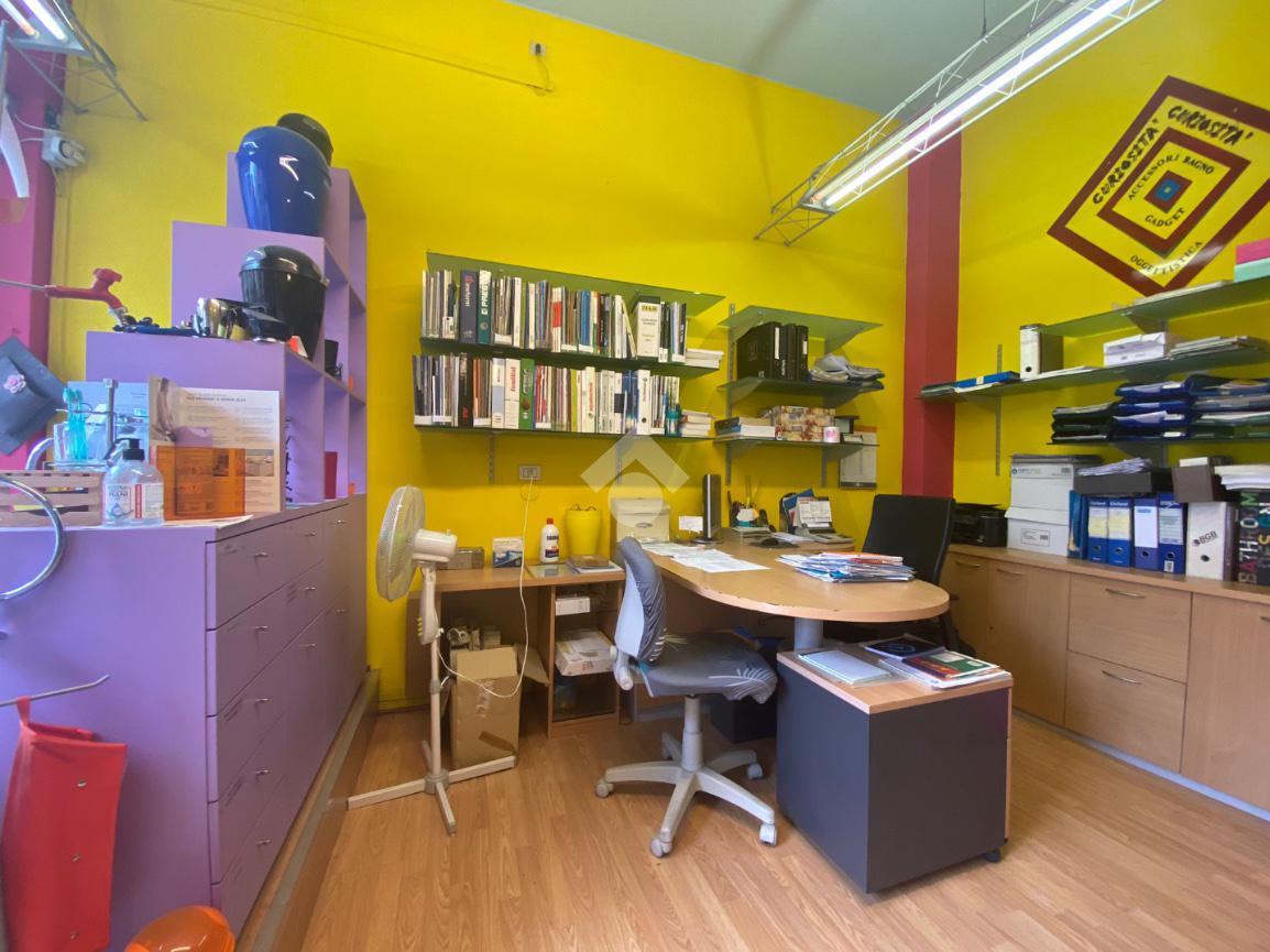 Magazzino in Via Don Luigi Palazzolo 23, Bergamo, {3} - Foto 2