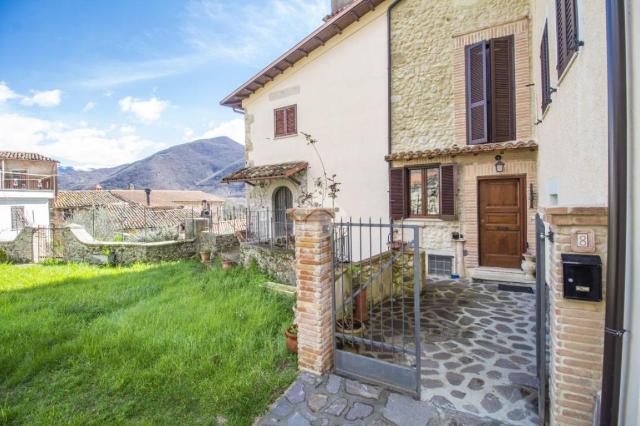 Detached house in Corso Umberto I 8, Castel Sant'Angelo - Photo 1