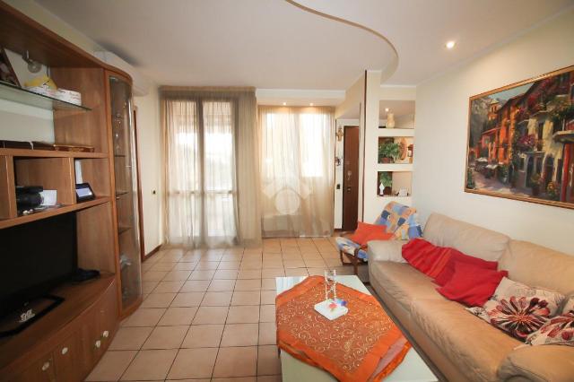 3-room flat in Via Cavalier Brusa 28, Malnate - Photo 1