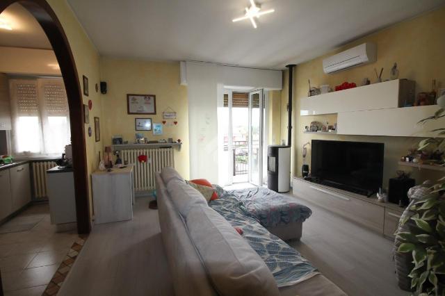 3-room flat in Via Monte Martica 1, Malnate - Photo 1