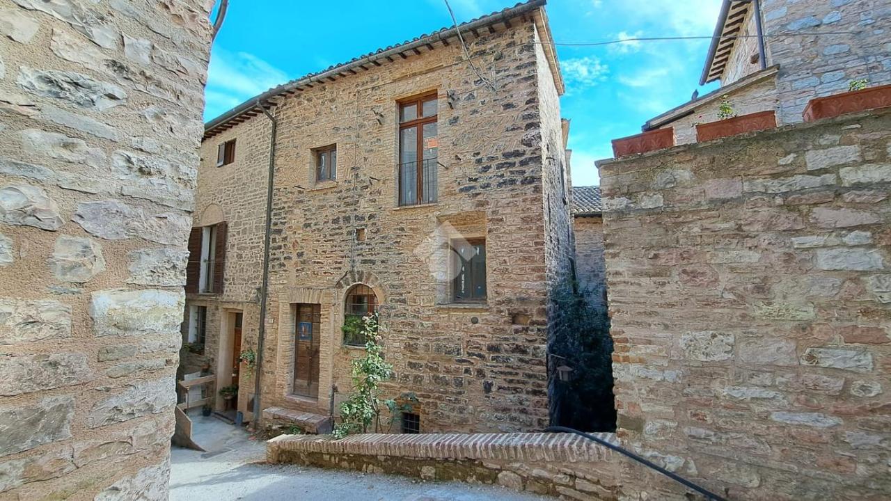 Casa indipendente in vendita a Spello