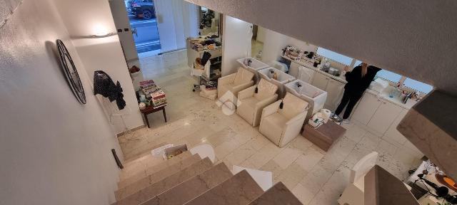 Shop in {3}, Via Fratelli Cairoli 16 - Photo 1