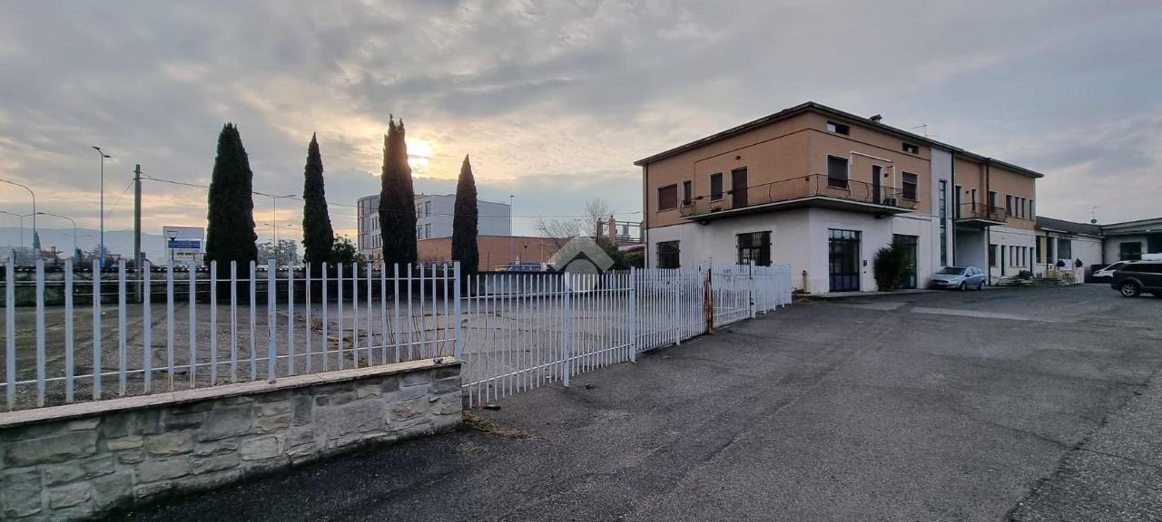 Capannone in Via Valcamonica 19, Brescia, {3} - Foto 2