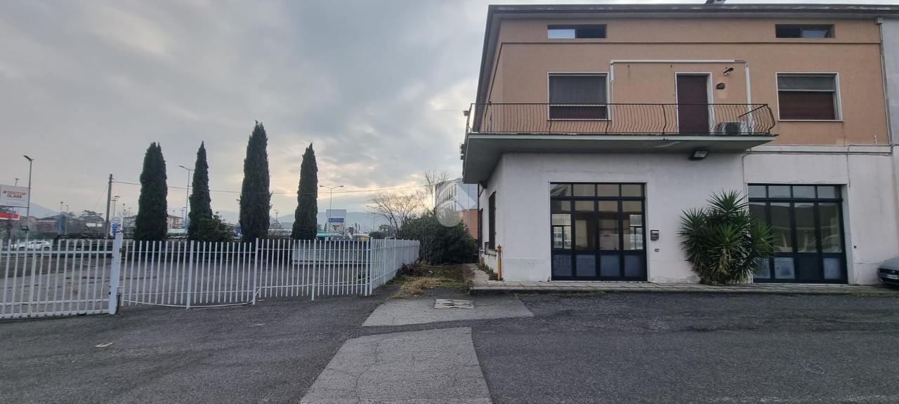 Capannone in Via Valcamonica 19, Brescia, {3} - Foto 1