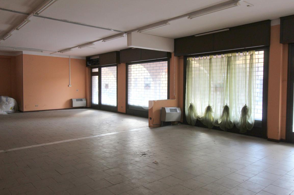 Negozio in Via Martiri della Libertà 41, Castel Mella, {3} - Foto 1