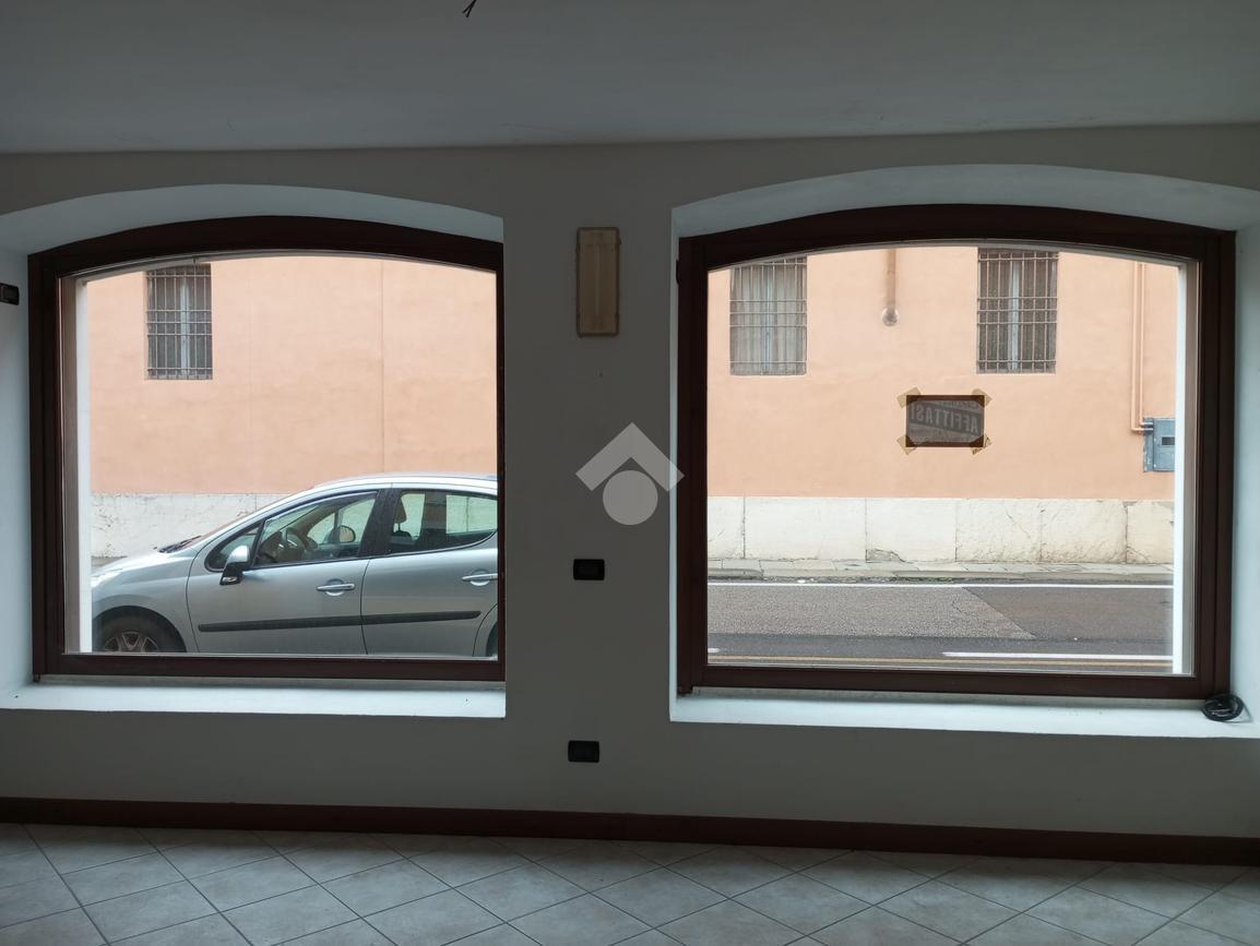 Negozio in Via Fratelli Bandiera 31, Brescia, {3} - Foto 2