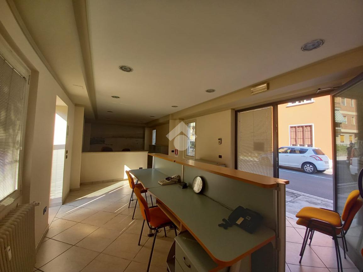 Negozio in Via Carlo Cocchetti 27, Brescia, {3} - Foto 1
