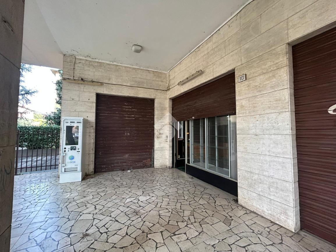 Negozio in Via S. Giovanni Bosco 10, Brescia, {3} - Foto 1