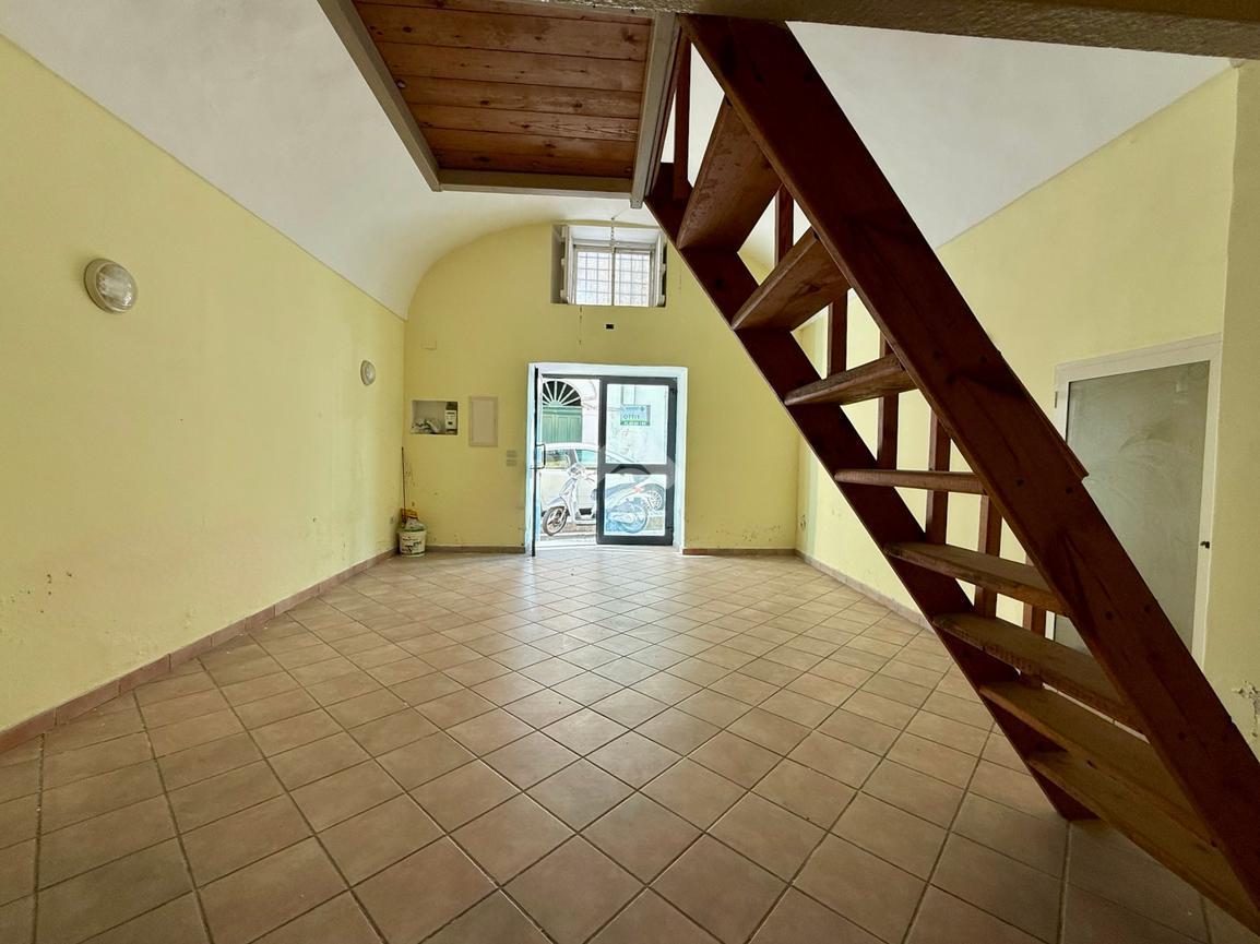 Negozio in Via Gian Battista Vico 31, Ischia, {3} - Foto 2