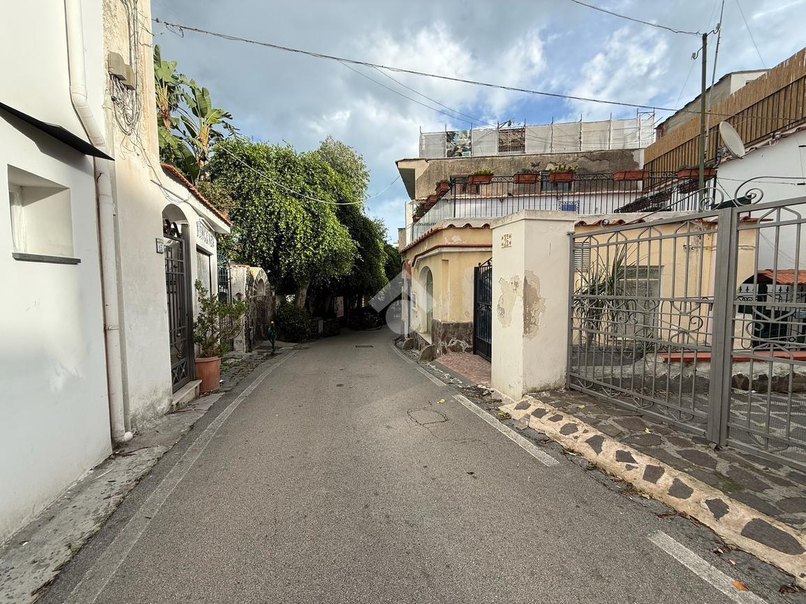 Negozio in Via Giacinto Gigante 20, Ischia, {3} - Foto 1