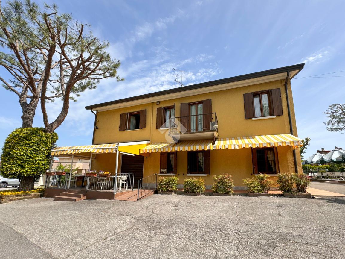 Negozio in Via Colli Storici 53, Desenzano Del Garda, {3} - Foto 1