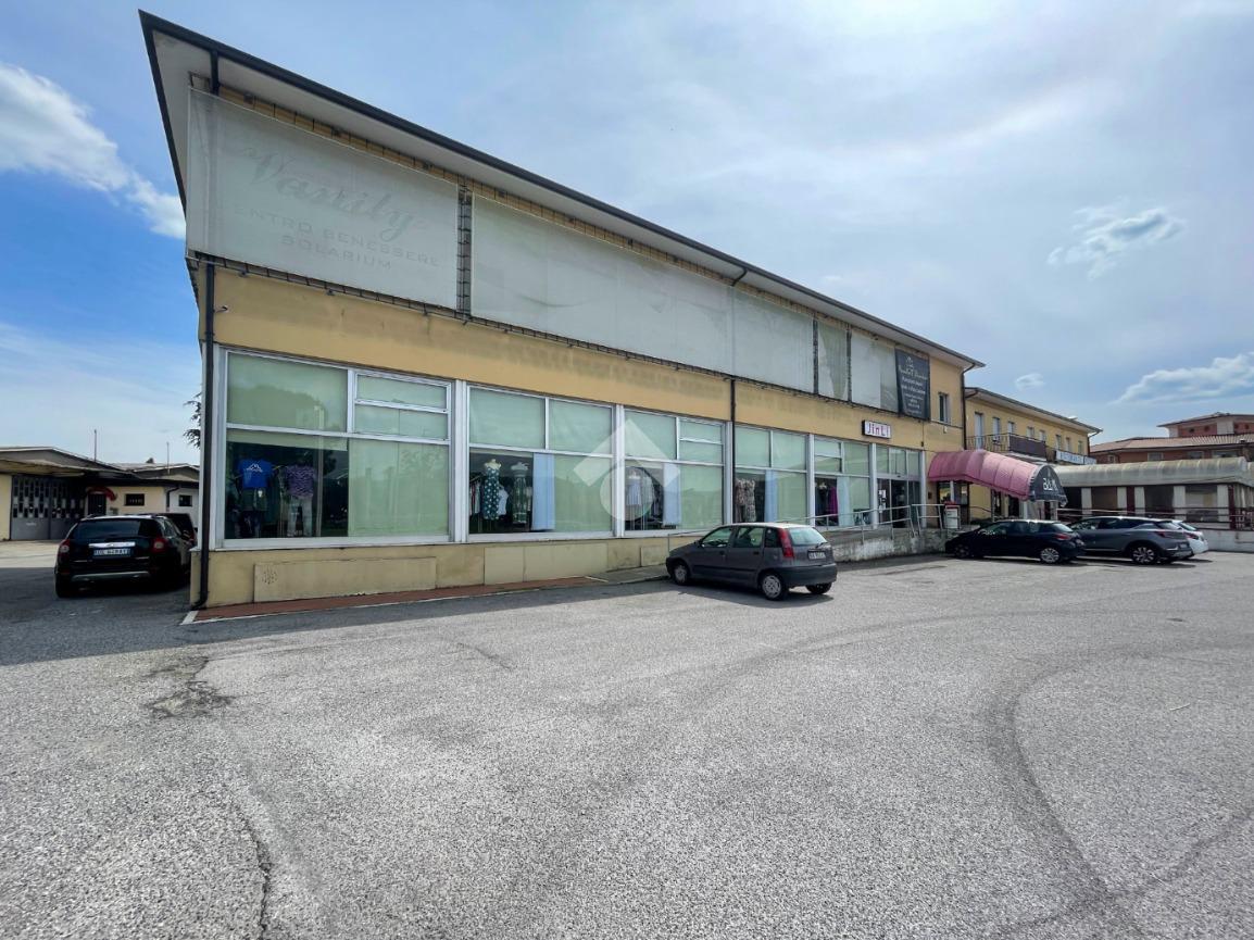 Palazzina commerciale in Via Benaco 2, Bedizzole, {3} - Foto 2