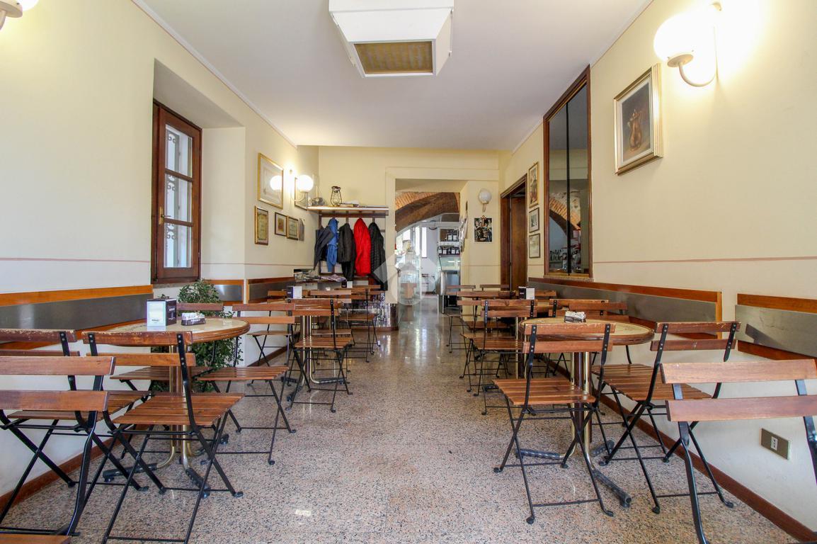 Negozio in Via Chiesa 26, Padenghe Sul Garda, {3} - Foto 1