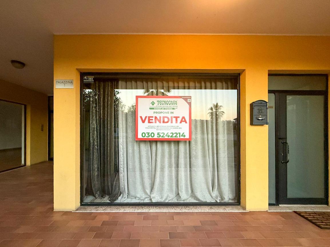 Negozio in Via Salvo d'Acquisto 5, Sirmione, {3} - Foto 1