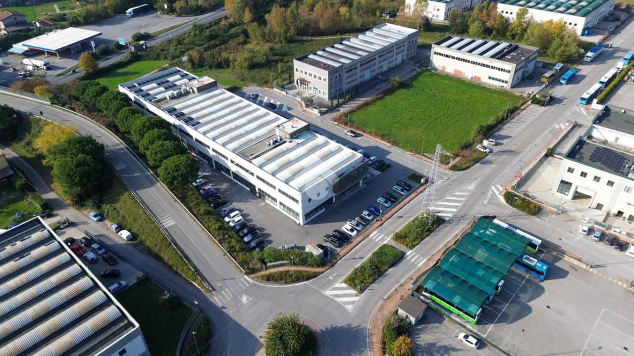 Negozio in Via Enrico Fermi 96, Desenzano Del Garda, {3} - Foto 1