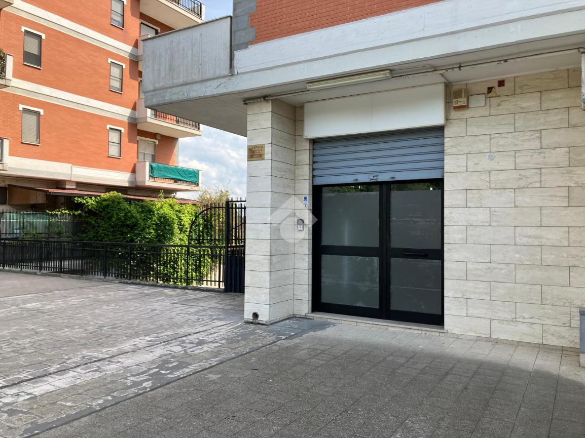 Negozio in Viale Leone XIII 188, Foggia, {3} - Foto 2