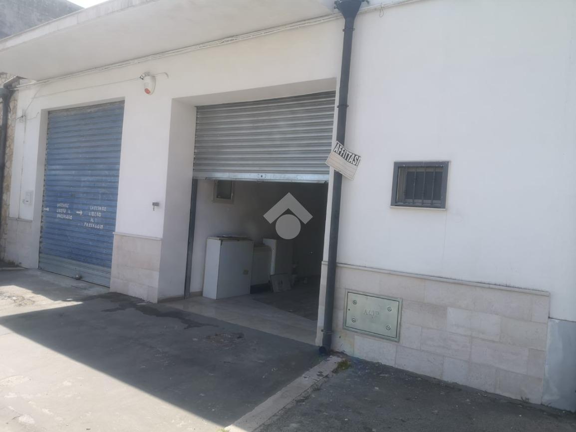 Negozio in Piazza del Sacro Cuore di Gesù 3, Foggia, {3} - Foto 2