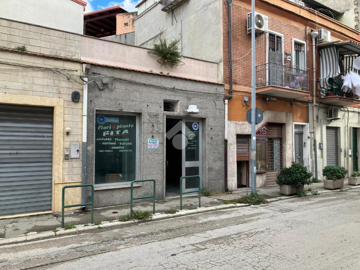 Negozio in Via Marchese De Rosa 11, Foggia, {3} - Foto 2