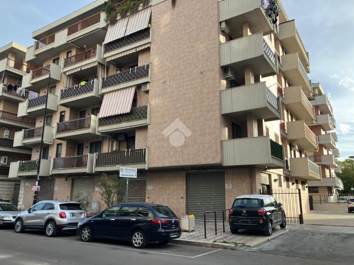 Negozio in Via Lucera 141, Foggia, {3} - Foto 1