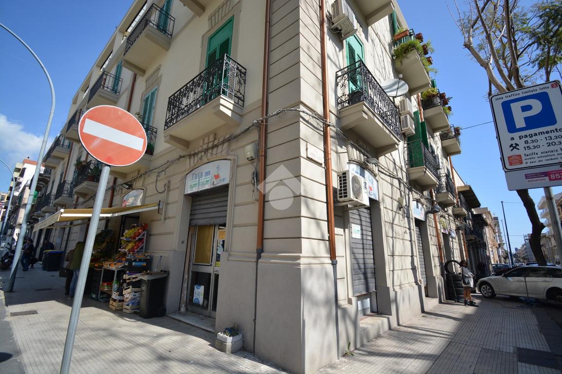 Negozio in Via Via Santa Cecilia 212, Messina - Foto 1