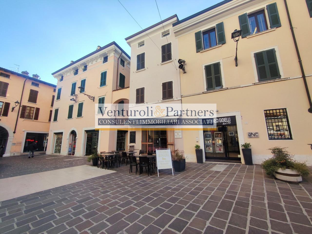 Palazzo in vendita a Desenzano Del Garda