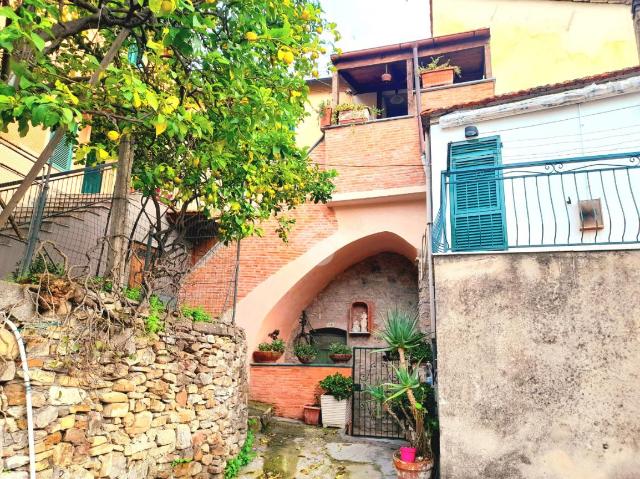 3-room flat in Via Caduti di Nassiriya 28, Diano Castello - Photo 1