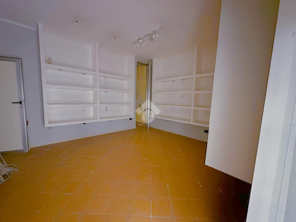 Negozio in Via Carlo E Luigi Giordano 42, Portici, {3} - Foto 2