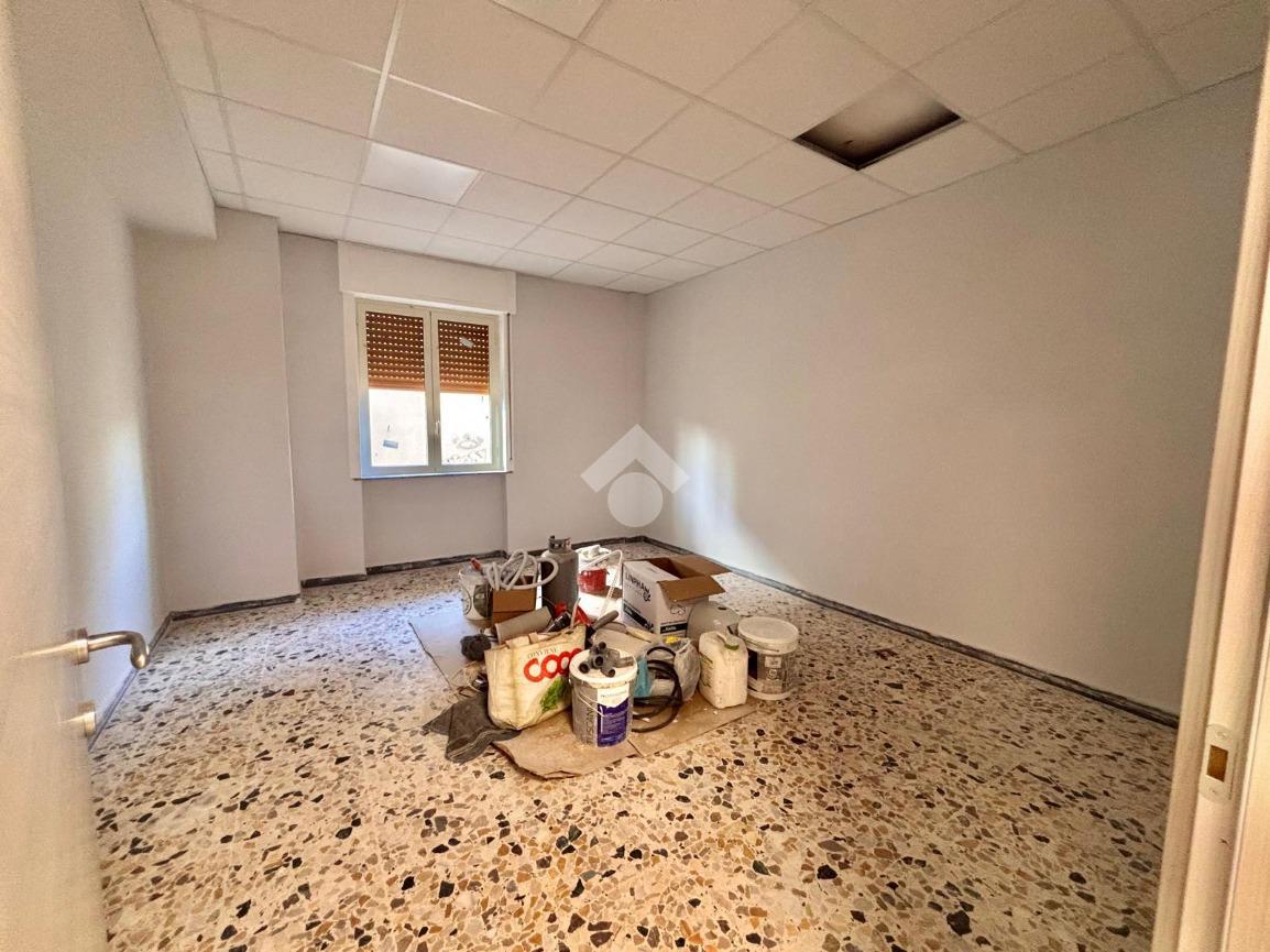 Ufficio in Corso Vittorio Emanuele 149, Torre Del Greco, {3} - Foto 2